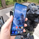 Imagen para el artículo titulado El Xiaomi Mi 11 Lite 5G hace de todo un poco, y por eso es un teléfono tan atractivo para la gama media